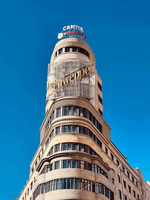 1723601561286413.jpg pexels-luis-ribeiro-246346110-14125122.jpg